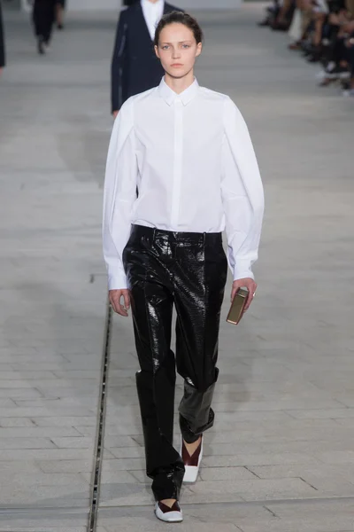 Look 18